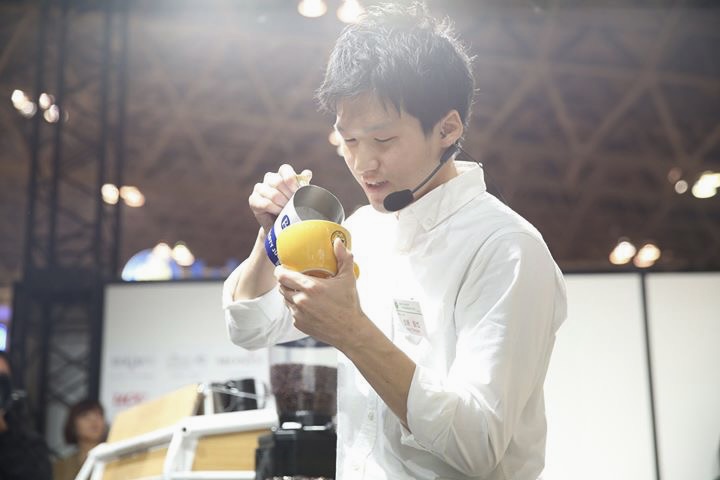 ラテアート世界大会優勝バリスタとのラテアート体験